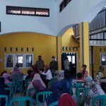 Bhabinkamtibmas Kelurahan Purwoharjo Amankan Penyaluran BLT Dana Desa