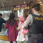Sampaikan Pesan Kamtibmas, Personil Polsek Comal Sambangi Toko Emas Sampaikan Pesan Kamtibmas, Personil Polsek Comal Sambangi Toko Emas