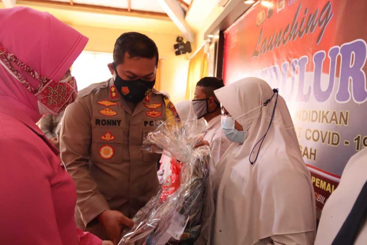 Di Pemalang, 7 Anak Yatim Piatu Korban Covid-19 Terima Bea Siswa dari Program Aku Sedulurmu