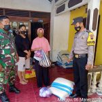 Agar Tepat Sasaran, Bhabinkamtibmas Desa Tumbal Pantau Penyaluran BPNT Sisa Anggaran 2021 IMG-20220306-WA0032