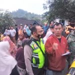 Dua Rumah Warga Desa Karangsari Pulosari Mengalami Kebakaran, Bhabinkamtibmas Cek TKP IMG-20220420-WA0039