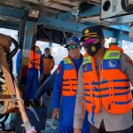 Patroli Laut Dipimpin Kapolres Pemalang, Peralatan Keselamatan Kapal Nelayan Dicek IMG-20220528-WA0031