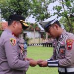 Jaga Netralitas Polri, Seluruh Personil Polres Pemalang Dibekali Buku Saku WhatsApp Image 2023-12-05 at 8.30.31 AM (1)