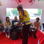 Polisi Beri Layanan Makan Siang Gratis untuk Pemudik di Pos Terpadu Alun-alun Pemalang 676a5a3803776-polres-pemalang-berikan-makan-siang-gratis-bagi-pemudik-yang-beristirahat-di-pos-terpadu-alun-alun-kabupaten-pemalang_1265_711